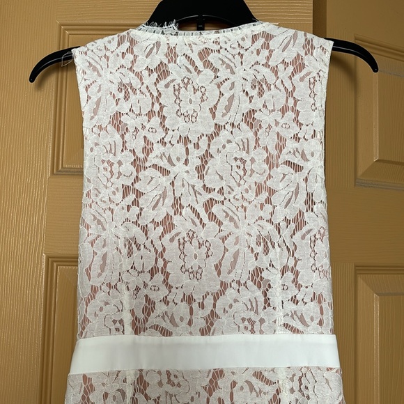 Lacy cream strapless dress - Picture 4 of 4